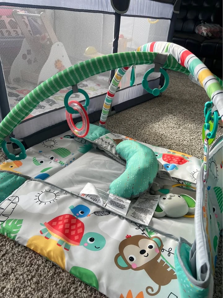 Baby Activity Play Mat + Ball Pit Playpen – Excellent Condition - photo 2