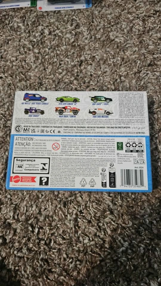 Hot Wheels 2026 Legends Tour Exclusive Silver Series 6-pack - photo 2