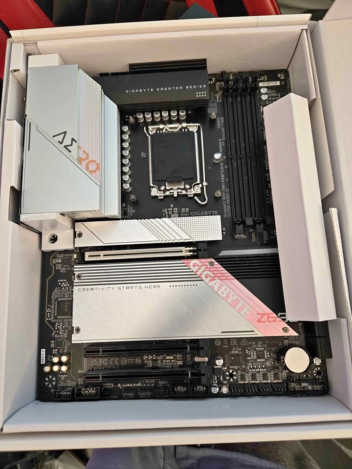 Gigabyte Z690 high end motherboard