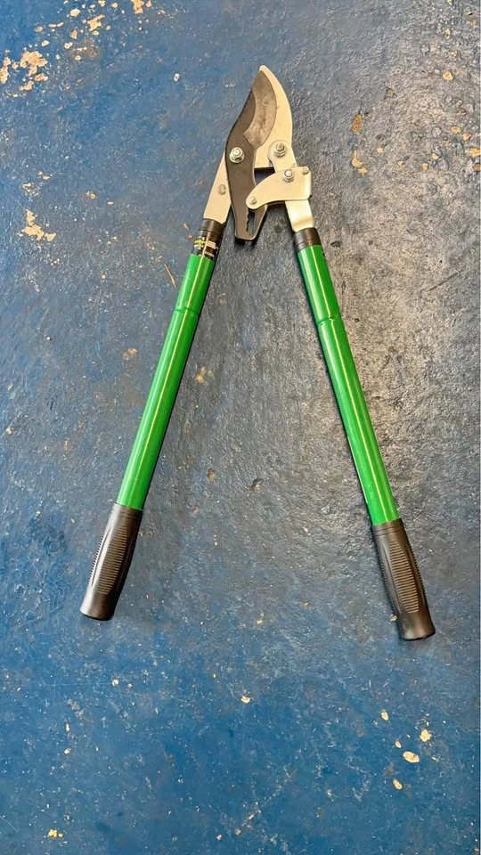 Extendable heavy-duty bypass loppers