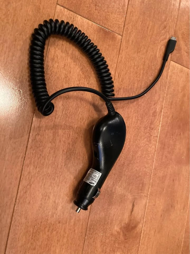 Samsung Car Charger - photo 2