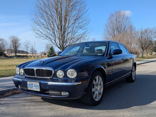 2004 Jaguar XJ8 needs a new home now - photo 2