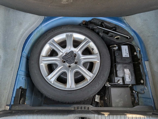 2004 Jaguar XJ8 needs a new home now - photo 4
