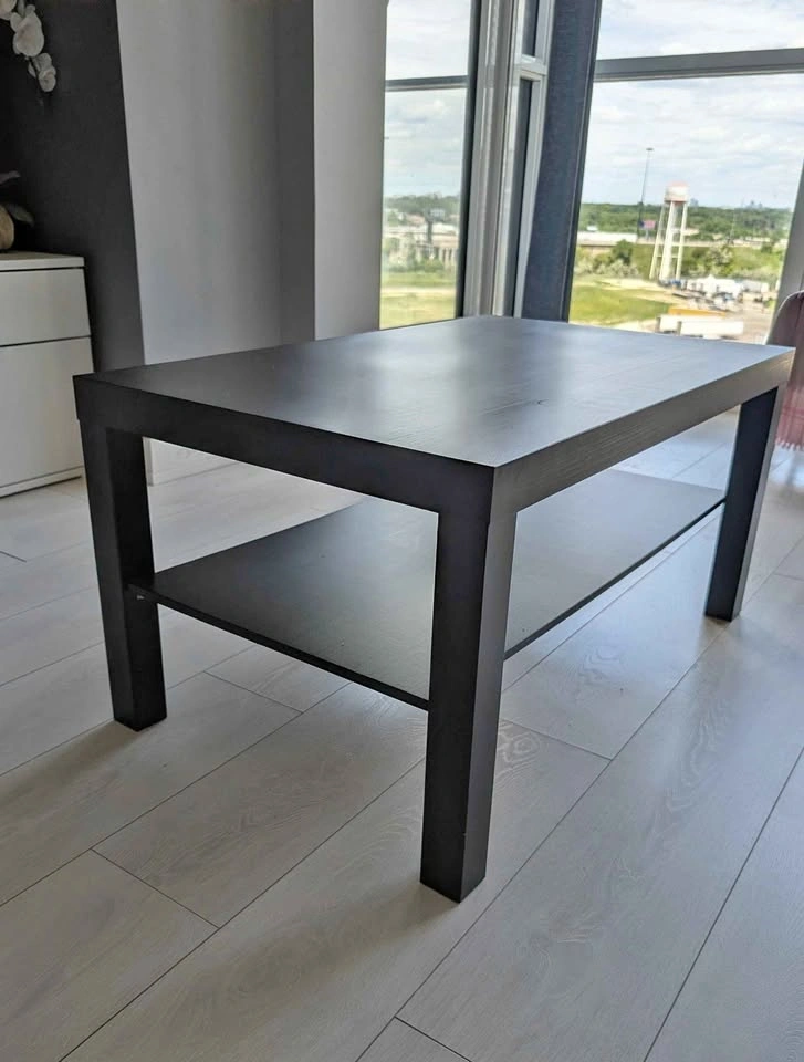 Modern Coffee Table – Excellent Condition
