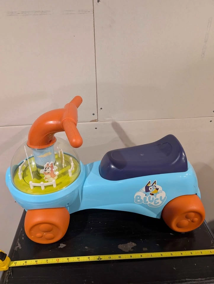 Bluey ride on toy - photo 2