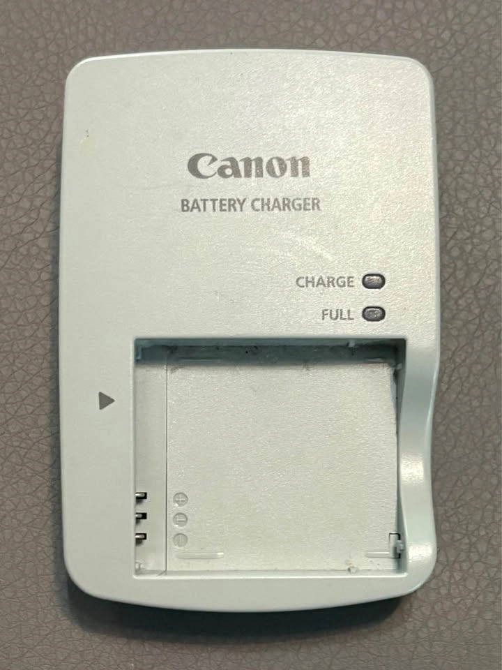 Canon CB-2LY Battery Charger - photo 3