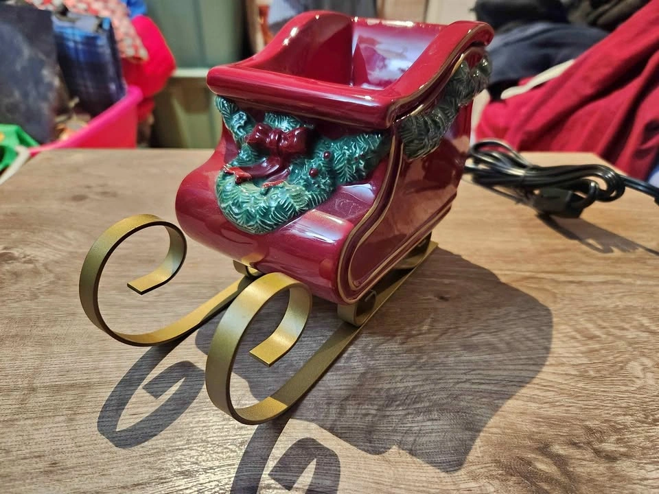 Scentsy Santa's Sleigh Warmer