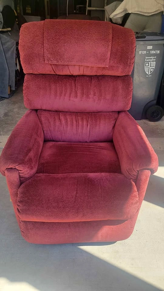 Comfortable LaZBoy Brand Swivel Rocker Recliner