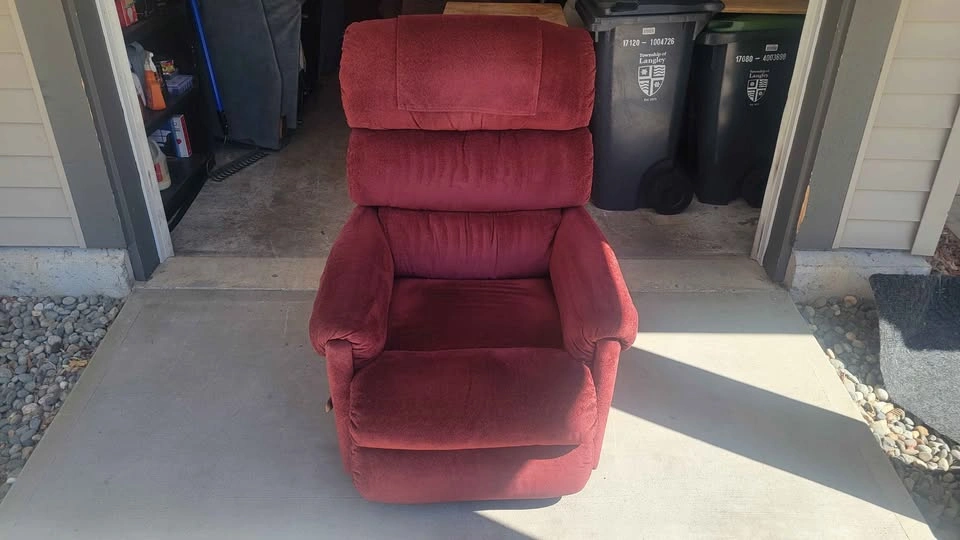 Comfortable LaZBoy Brand Swivel Rocker Recliner - photo 4