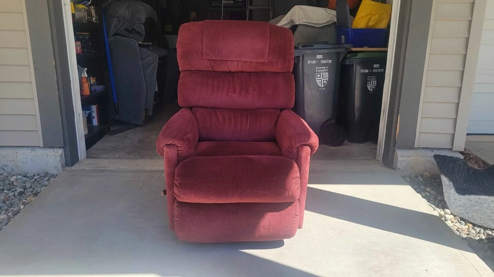 Comfortable LaZBoy Brand Swivel Rocker Recliner - photo 5