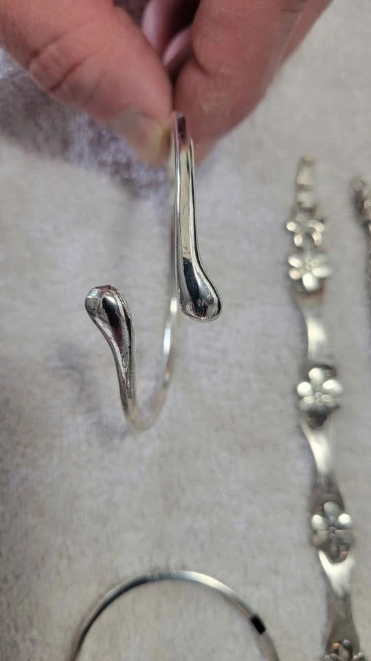 Ladies 3" Diameter Solid Sterling Silver Bracelet (14.1 grams) - photo 3