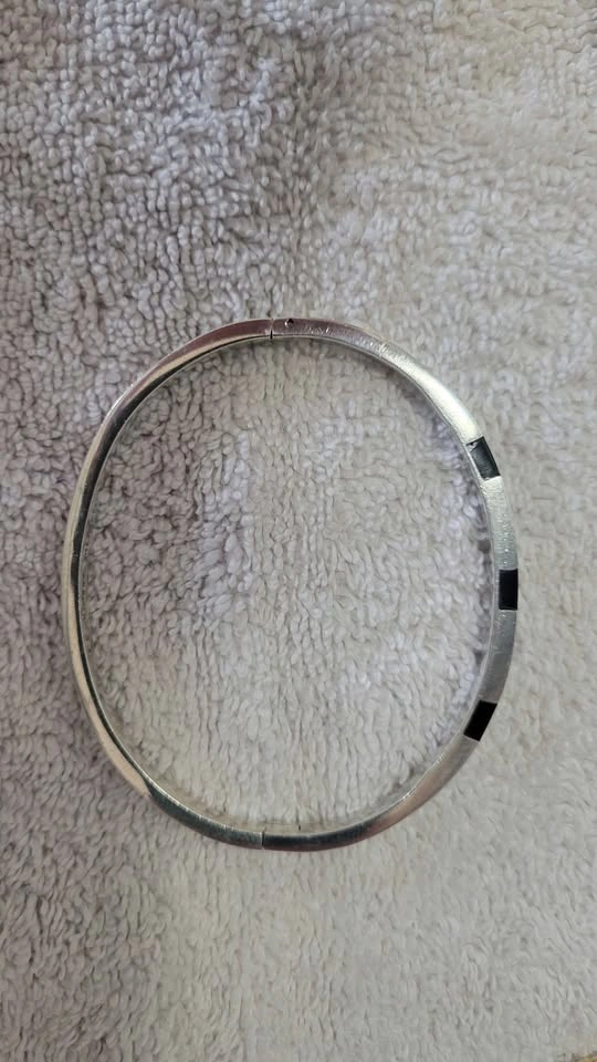 Ladies 2.5" Diameter Taxco Sterling Silver Bangle Bracelet - photo 3