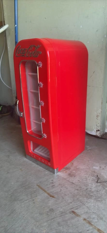 Coca-Cola Mini Fridge Vending Machine - photo 2