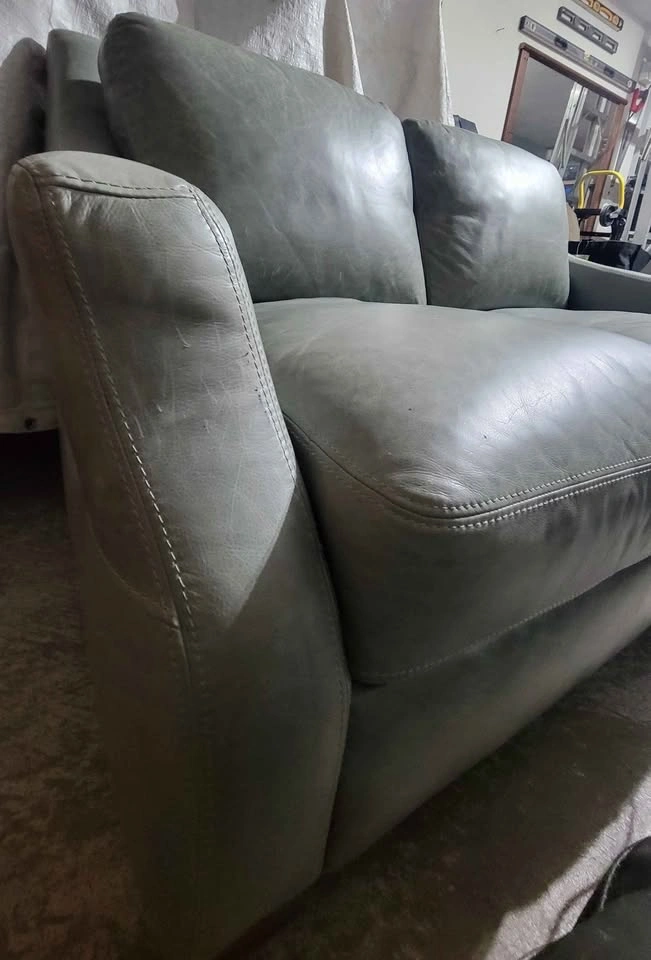 Nice Little Distressed Leather Loveseat - photo 2