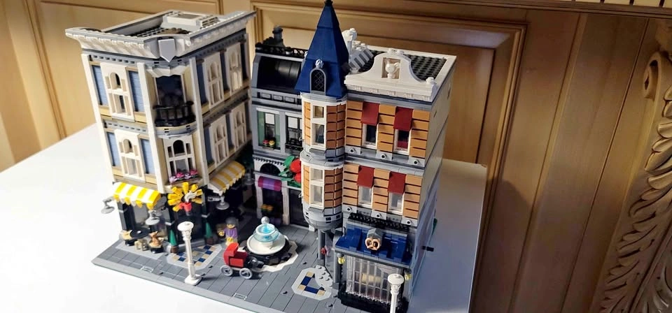 LEGO Creator Expert Assembly Square 10255