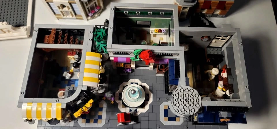 LEGO Creator Expert Assembly Square 10255 - photo 4