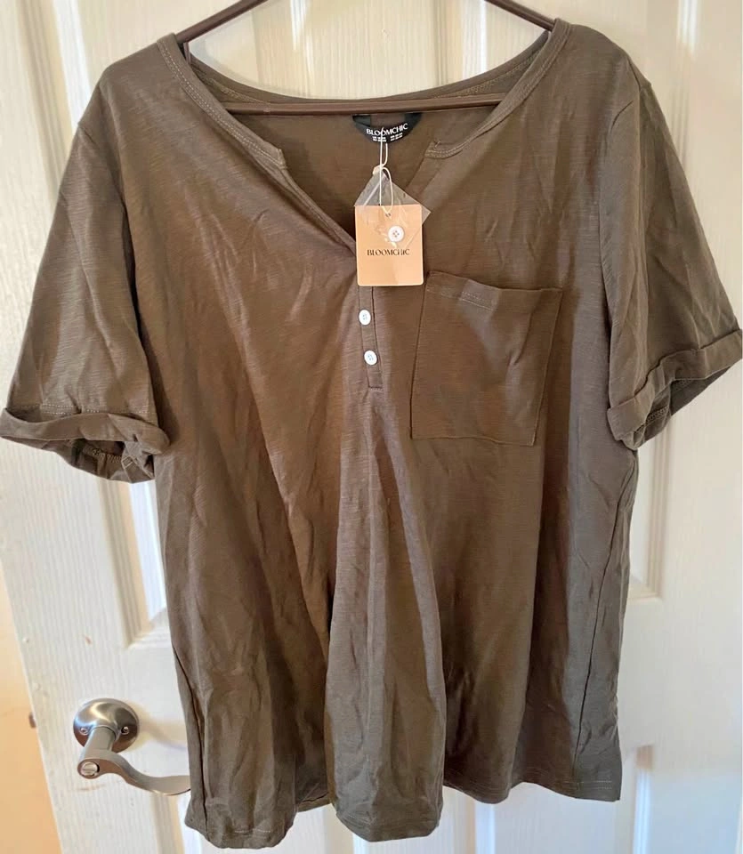 New w/ Tags Bloomchic Women’s 2X T-shirt