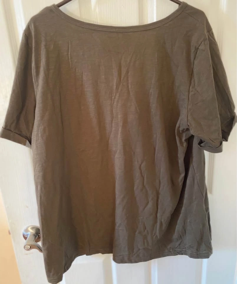 New w/ Tags Bloomchic Women’s 2X T-shirt - photo 2