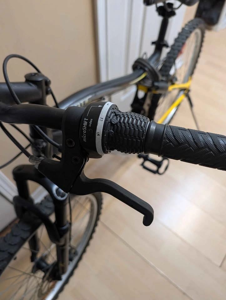 CCM Static Adult Mountain Bike w/ Gears - photo 3