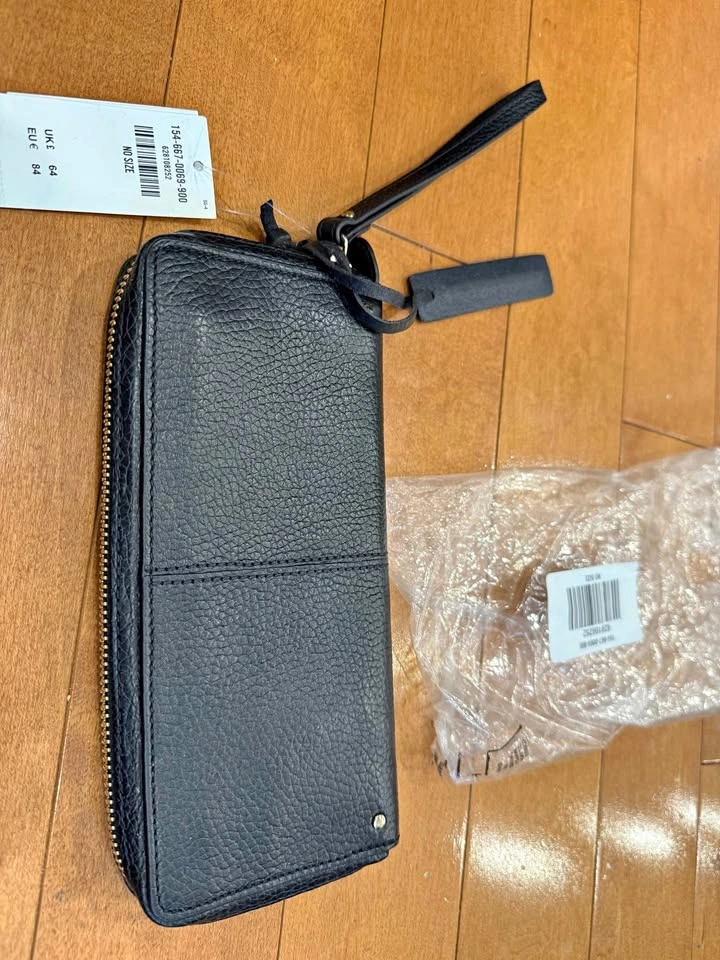 New Abercrombie & Fitch Leather Wallet
