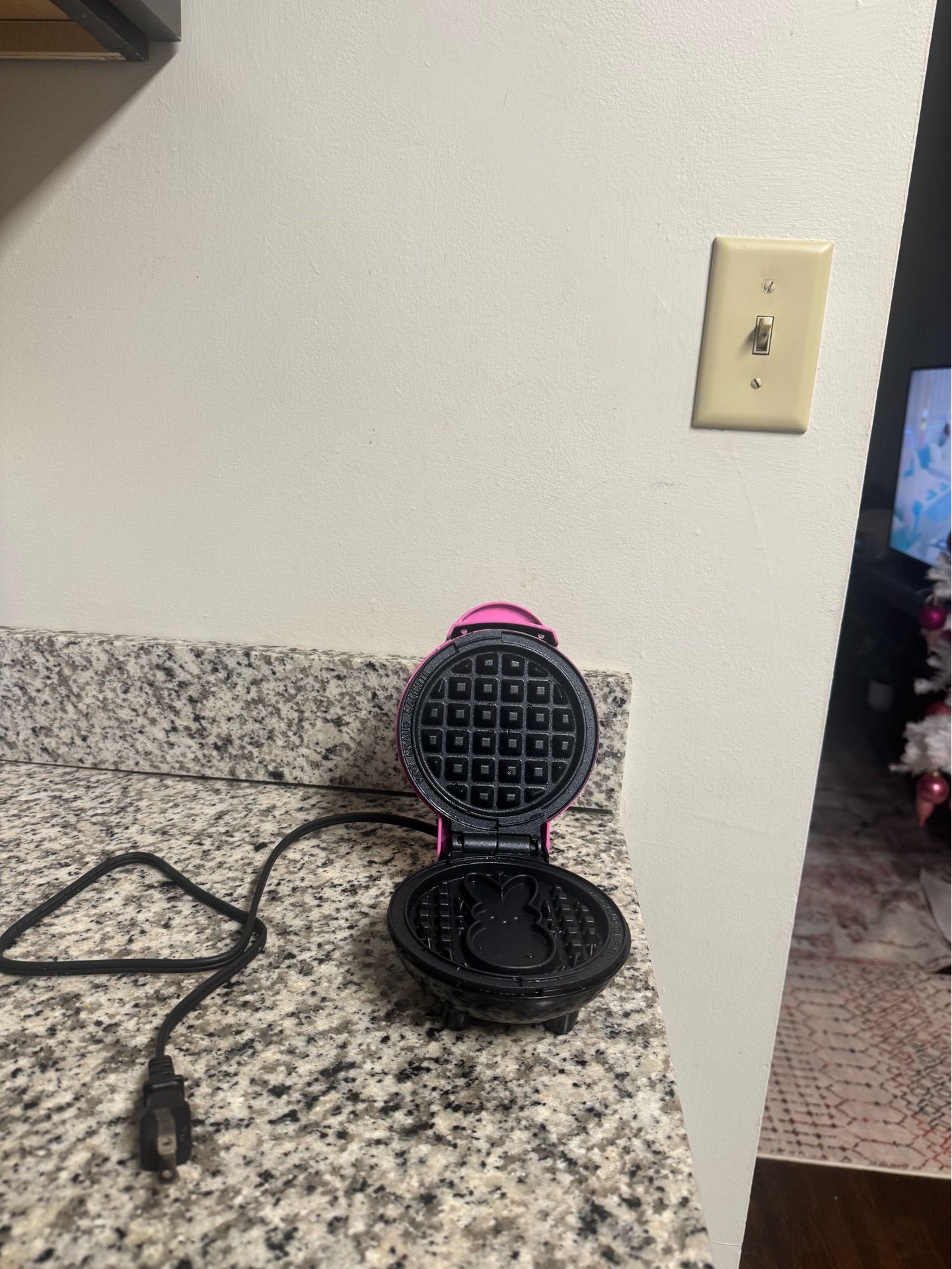 Pink bunny waffle maker - photo 2