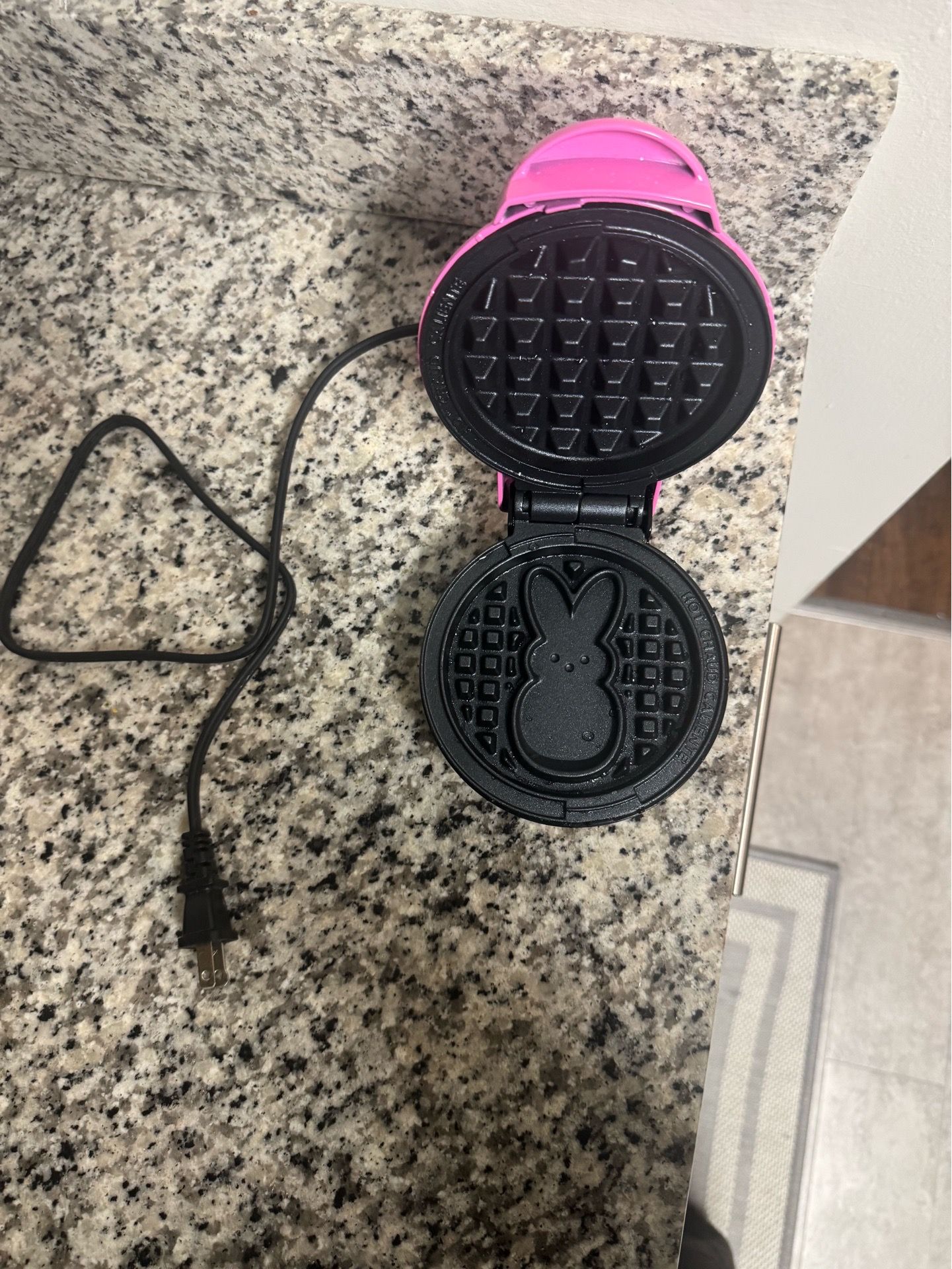 Pink bunny waffle maker - photo 3