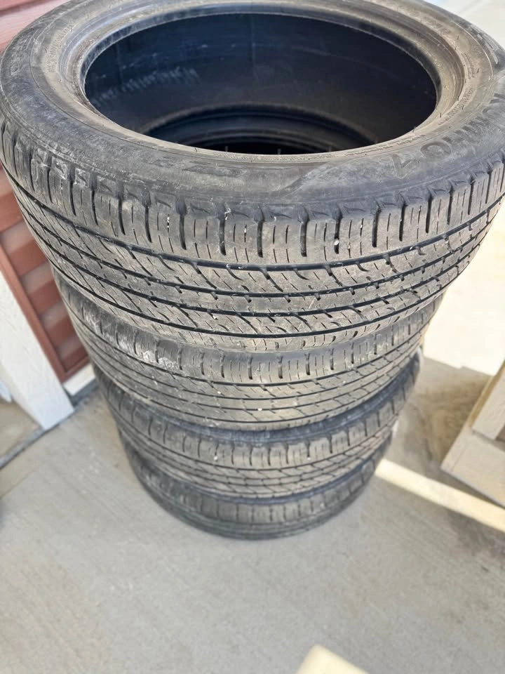 4 Kumho Crugen 235/55R19 Tires - $20 for all 4 - photo 2