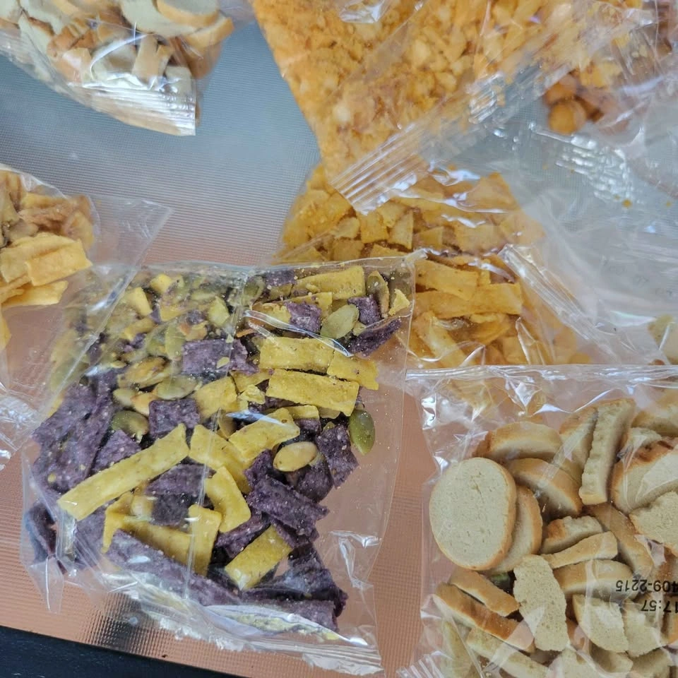 Croutons, tortillas, etc from salad kits - photo 4