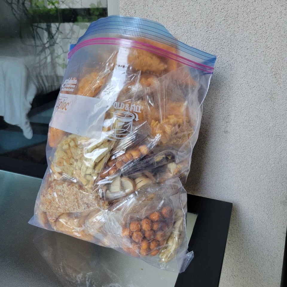 Croutons, tortillas, etc from salad kits - photo 5