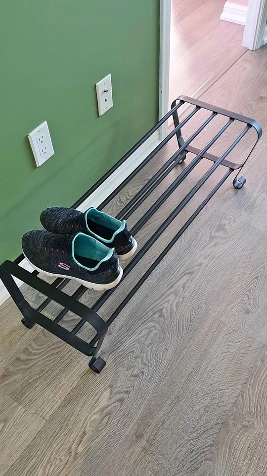 Good as new Sturdy metal shoe rack - sturdy and clean