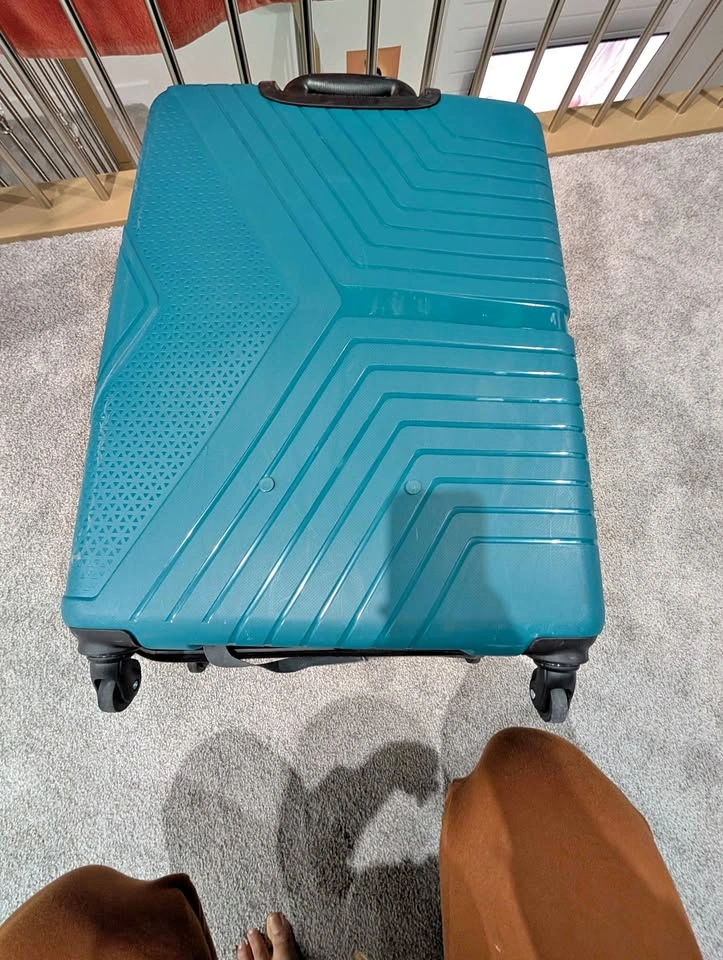 23 kg suitcase