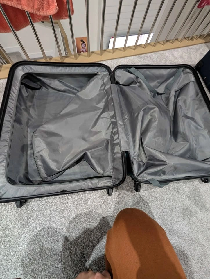 23 kg suitcase - photo 3