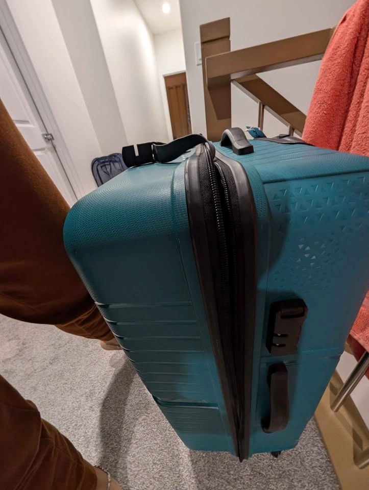 23 kg suitcase - photo 4