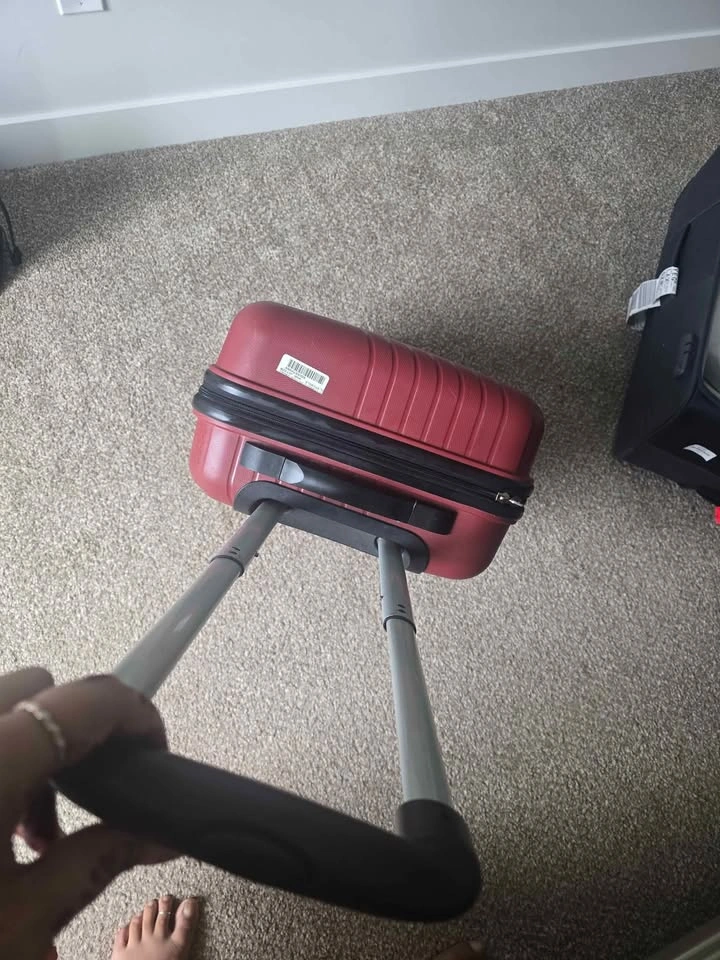 Red Safari Hard Shell Suitcase - photo 3