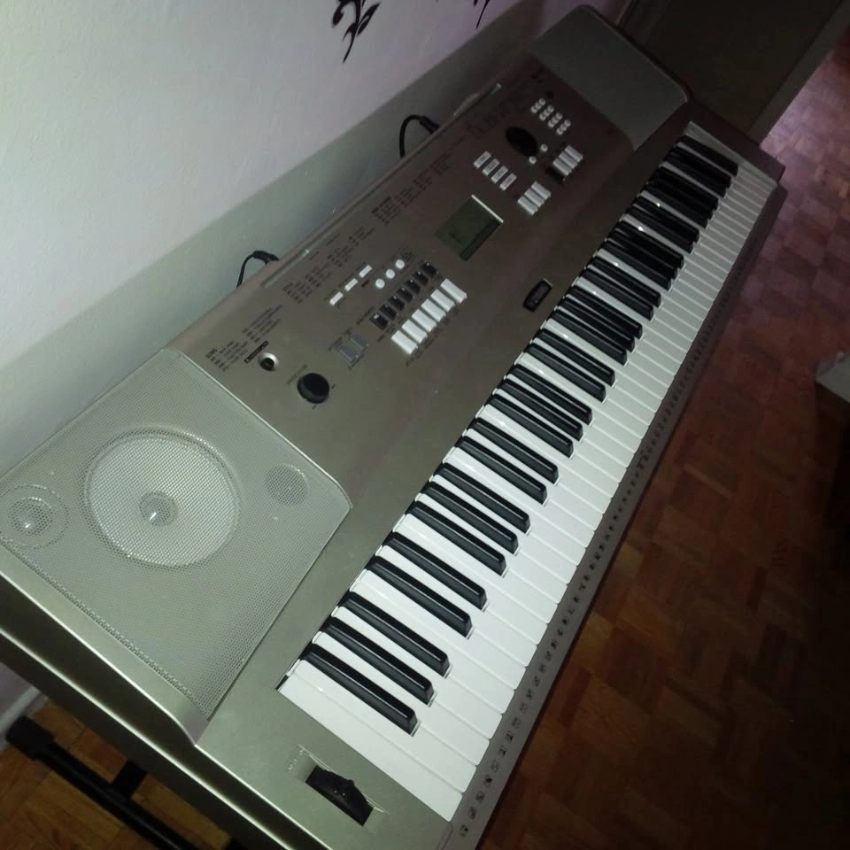 Yamaha YPG-235 / DGX-230 Portable Digital Piano Keyboard