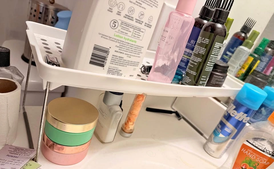 Sink trays or baskets for toiletries x2