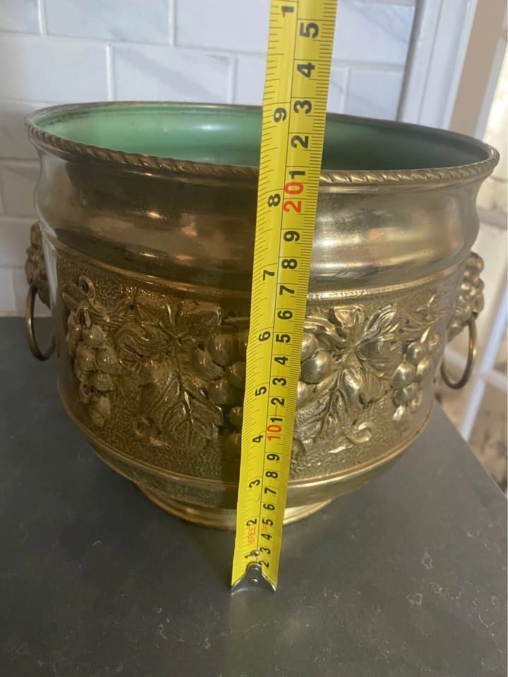 Vintage Peerage, England Brass Planter with Lion’s Head & Ring H - photo 2