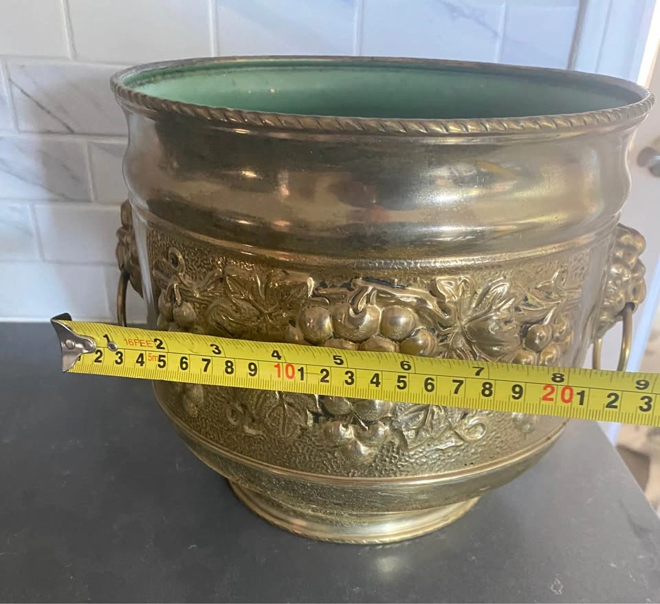 Vintage Peerage, England Brass Planter with Lion’s Head & Ring H - photo 3