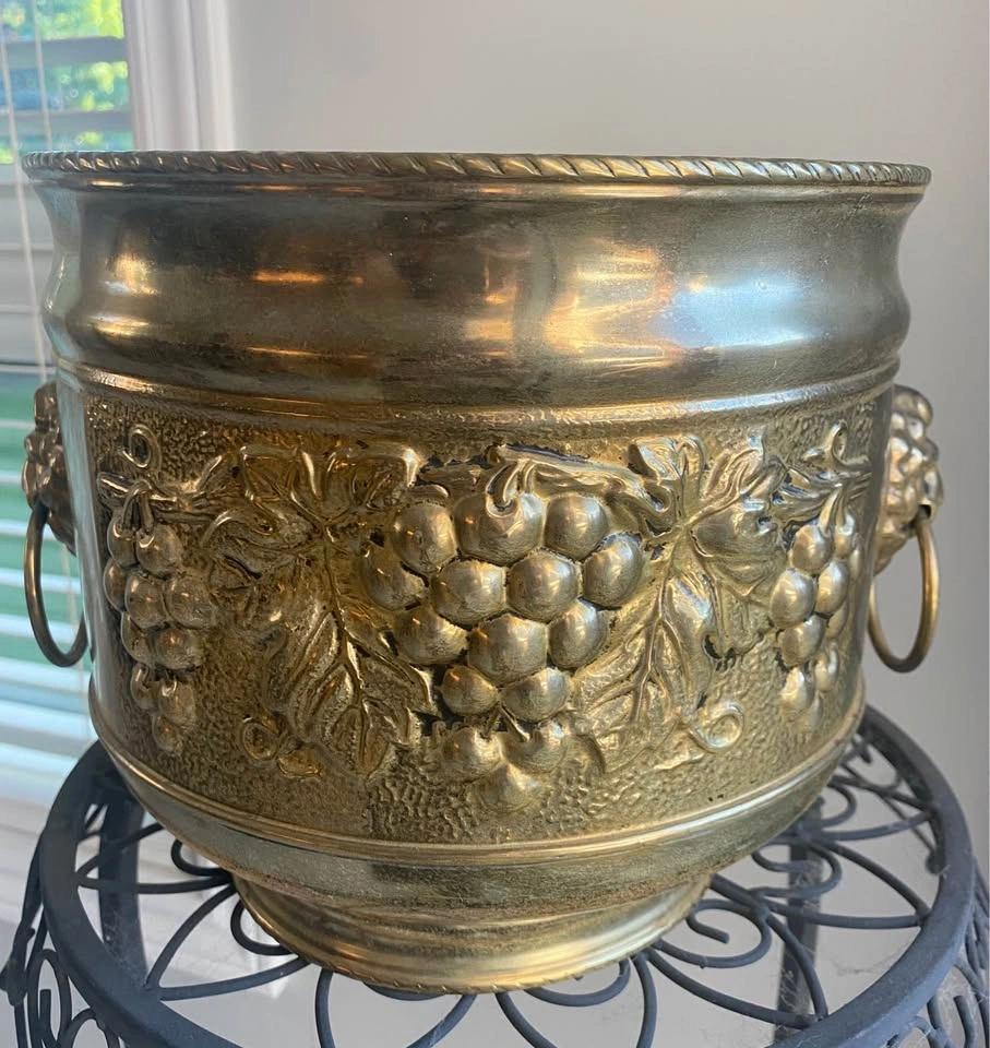 Vintage Peerage, England Brass Planter with Lion’s Head & Ring H - photo 4