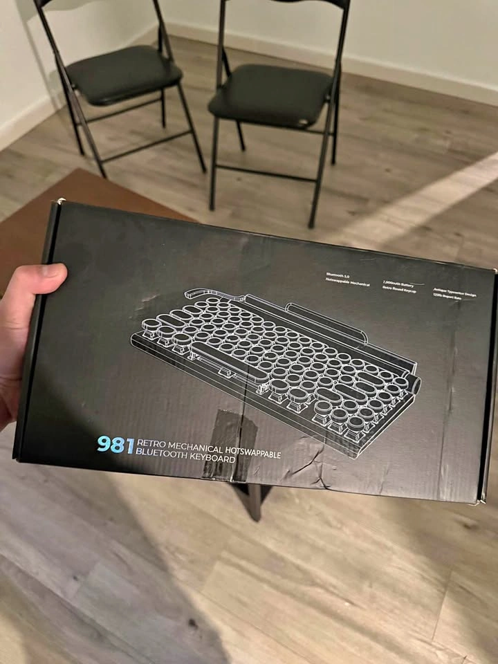 981 RETRO MECHANICAL KEYBOARD
