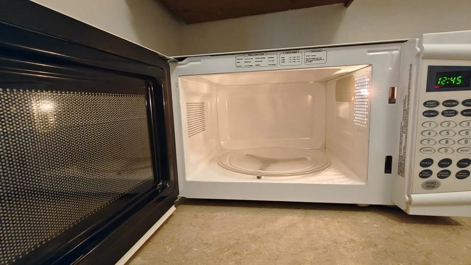 RCA Microwave 0.7 cu. ft. - photo 2