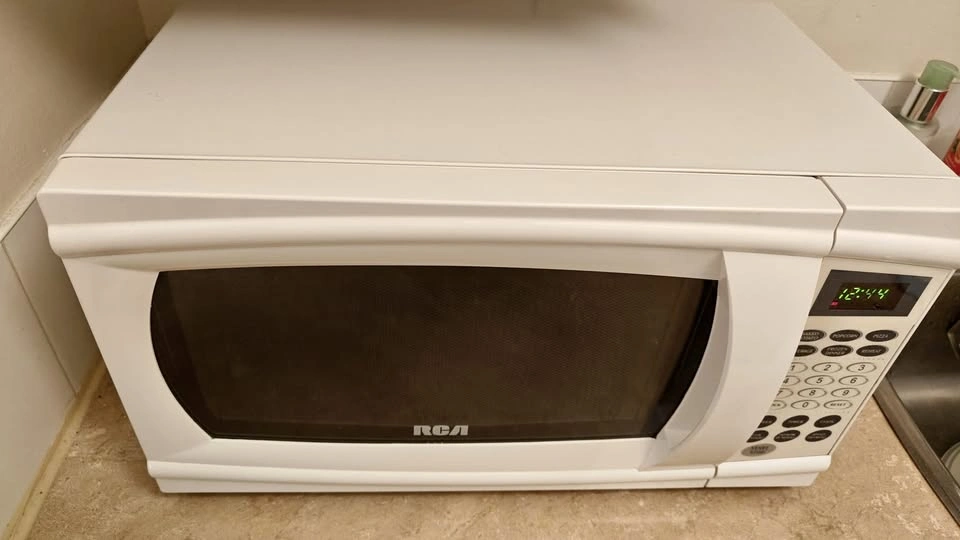 RCA Microwave 0.7 cu. ft. - photo 4
