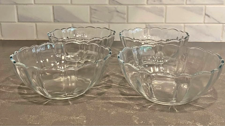 Set of 4 Vintage Berry/Dessert Bowls