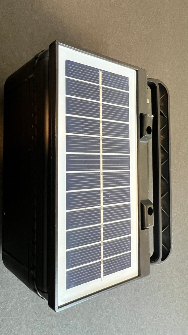 XHDATA D-902 Solar Emergency Radio, MP3 Player & Flashlight - photo 2