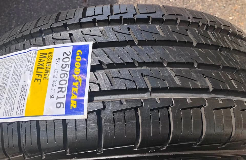 205/60/16 Goodyear Single All Season Tire
