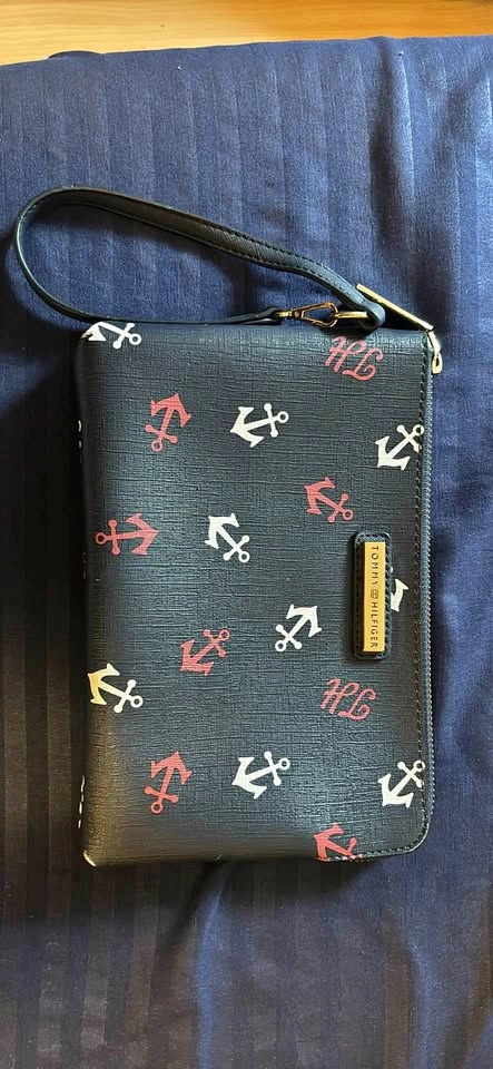 Tommy Hilfiger clutch