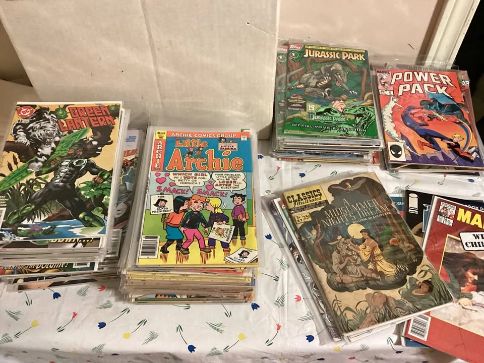 200+ ish COLLECTIBLE COMIC BOOKS