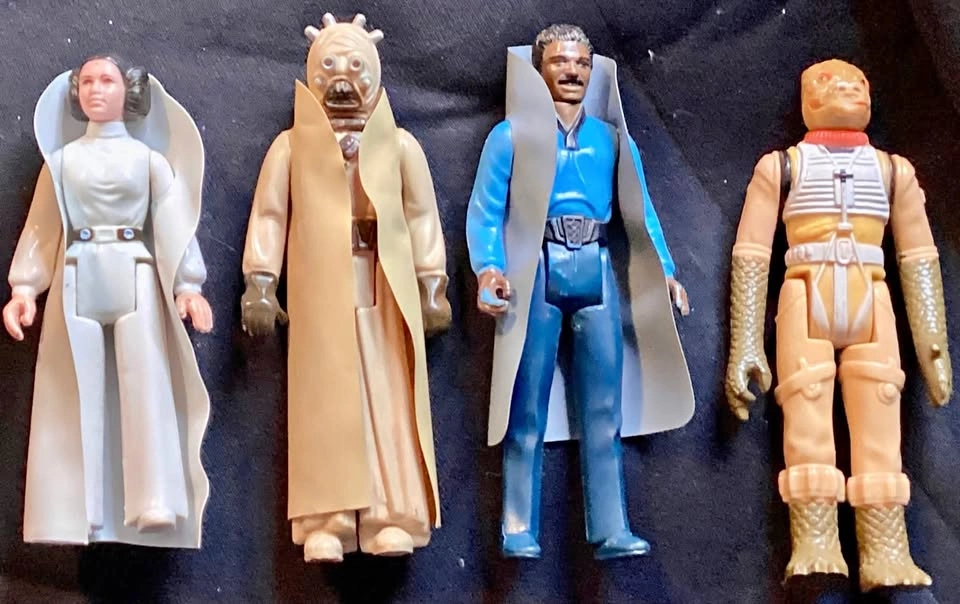 4 STAR WARS Vintage figures (plastic) “No Accessories”