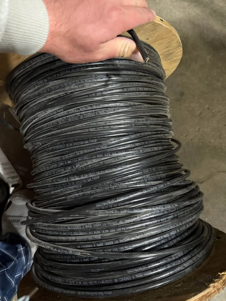 NEW Southwire 6 AWG RW90 Stranded Copper Wire - 300m Spool - photo 2