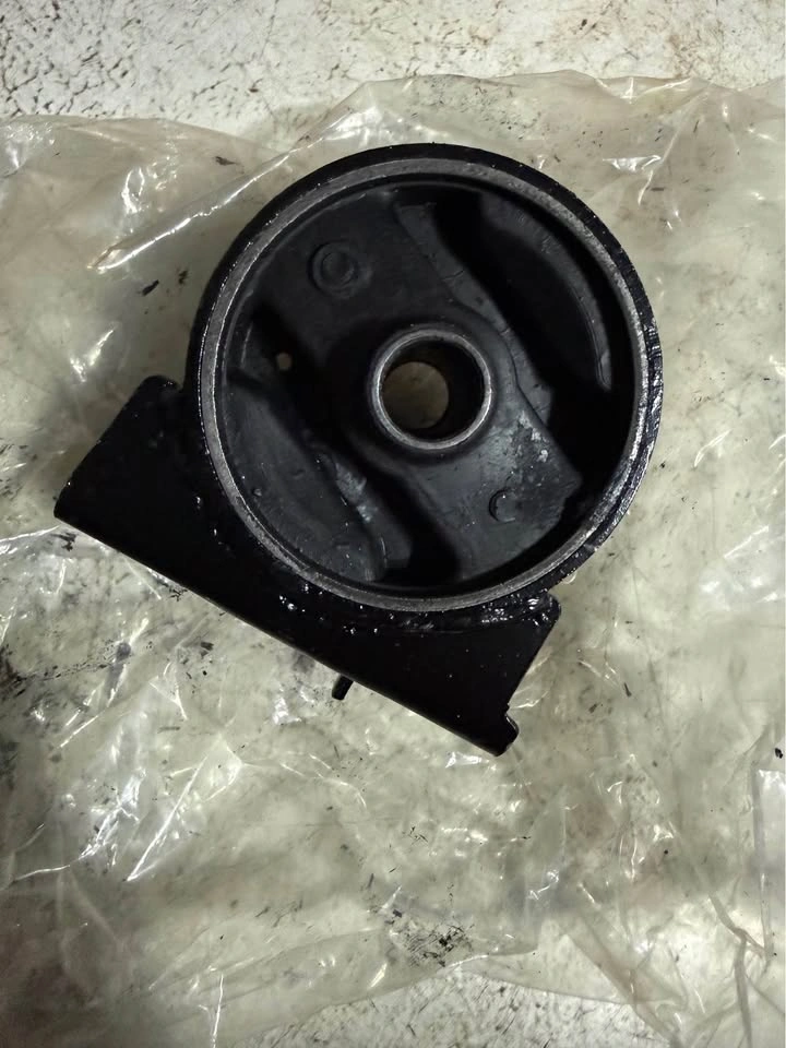 Front engine mount - photo 4